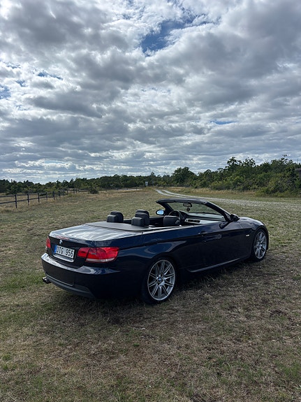 BMW 330i 3 of 10
