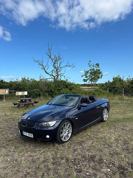 BMW 330i 2 of 10
