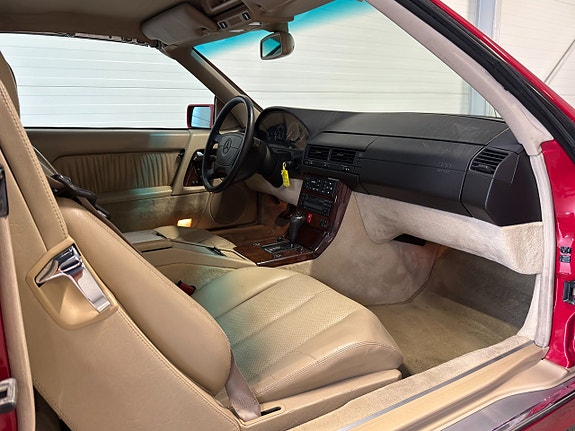 Mercedes-Benz SL500 16 of 21