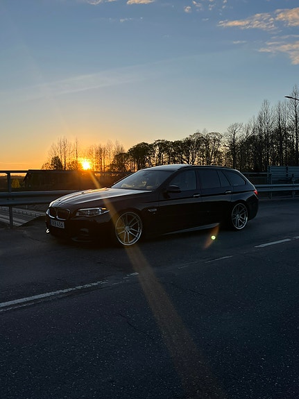 BMW 530d 2 of 4
