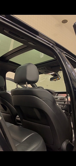 BMW 530d 3 of 4