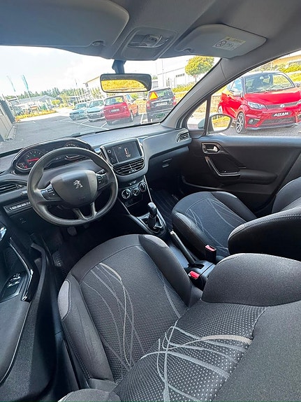 Peugeot 208 6 of 9