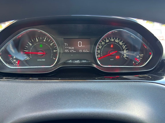 Peugeot 208 8 of 9