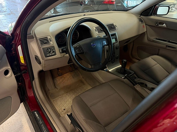 Volvo V50 9 of 15