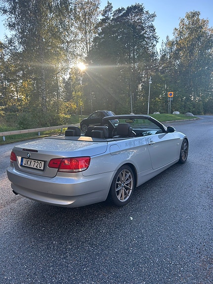 BMW 325i 3 of 7