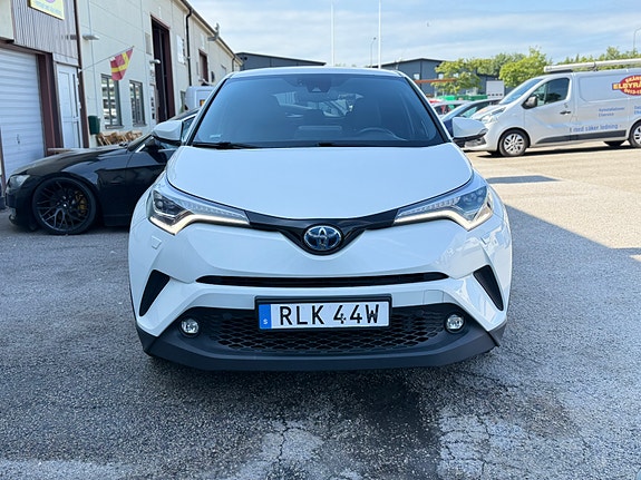Toyota C-HR 7 of 16
