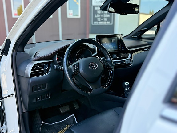 Toyota C-HR 8 of 16