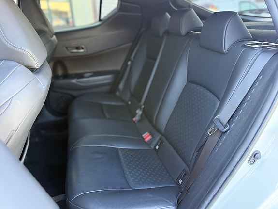 Toyota C-HR 16 of 16