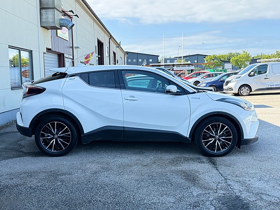 Toyota C-HR 5 of 16