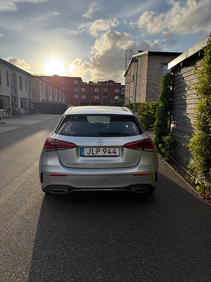 Mercedes-Benz A200 3 of 10