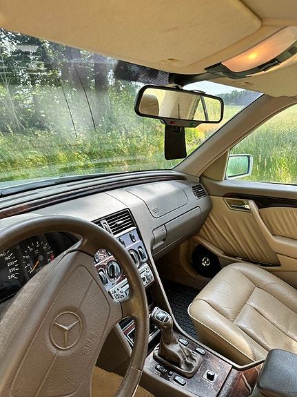 Mercedes-Benz C200 5 of 5
