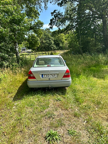 Mercedes-Benz C200 3 of 5