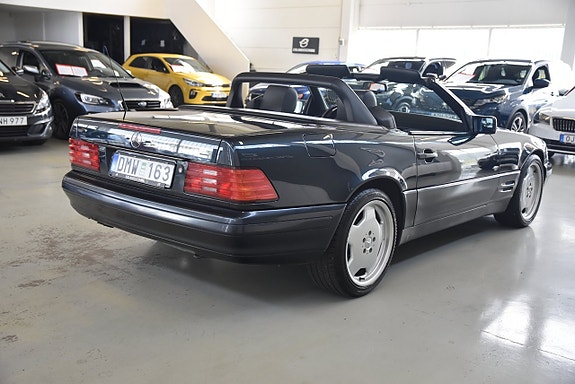Mercedes-Benz SL320 3 of 5