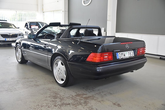 Mercedes-Benz SL320 4 of 5