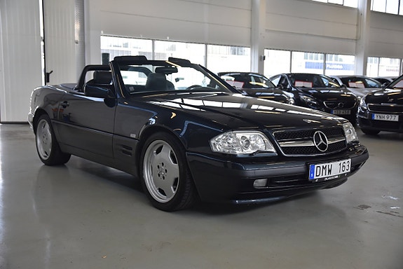 Mercedes-Benz SL320 2 of 5
