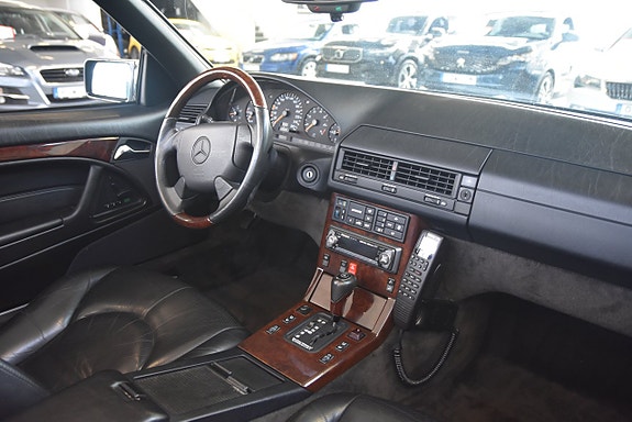 Mercedes-Benz SL320 9 of 14