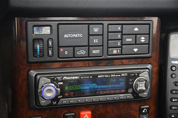 Mercedes-Benz SL320 11 of 14