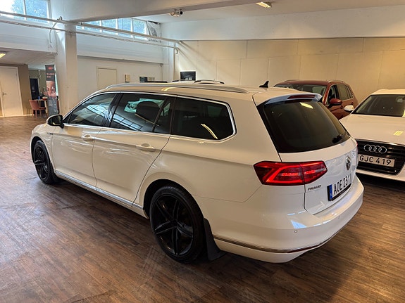 Volkswagen Passat 2 of 5