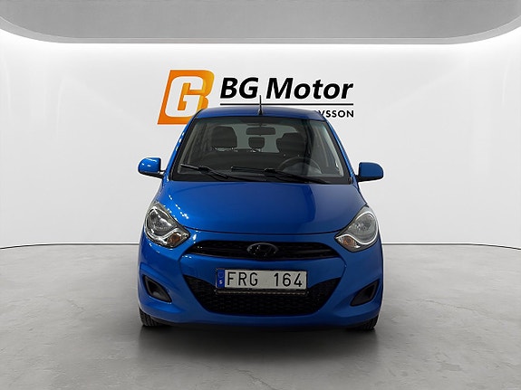 Hyundai i10 2 of 16