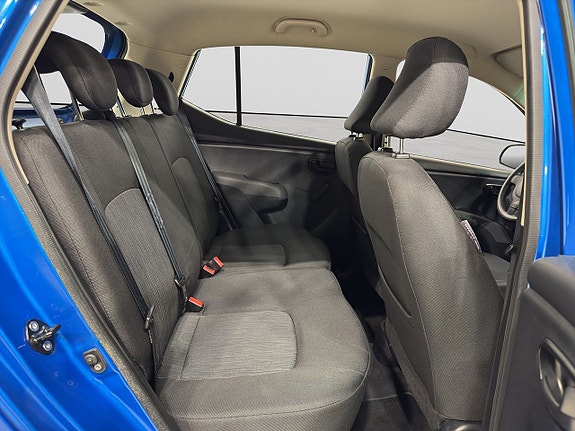 Hyundai i10 10 of 16