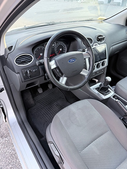 Ford Focus 5 of 9