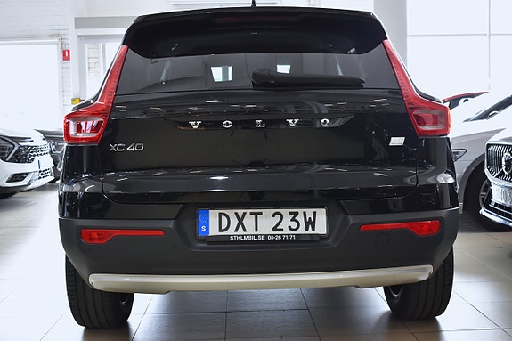 Volvo XC40 4 of 5