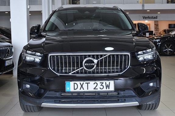 Volvo XC40 2 of 5