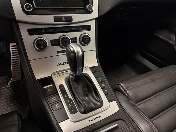 Volkswagen Passat Alltrack 21 of 30