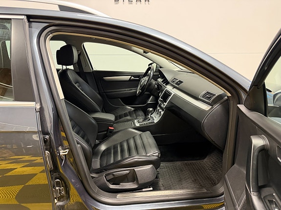 Volkswagen Passat Alltrack 28 of 30