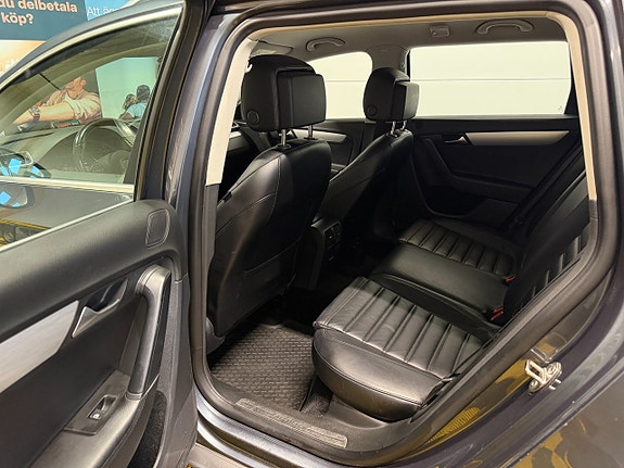 Volkswagen Passat Alltrack 14 of 30