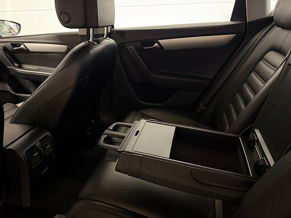 Volkswagen Passat Alltrack 17 of 30