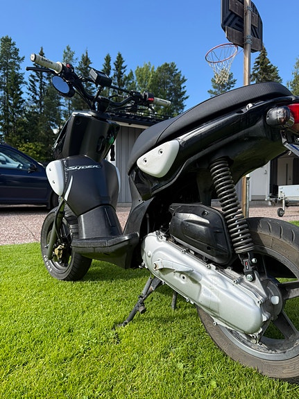 Yamaha Slider 4 of 6