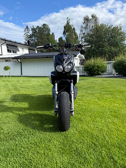 Yamaha Slider 2 of 6