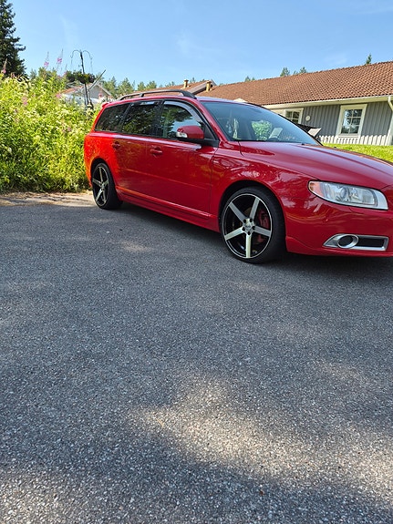 Volvo V70 2 of 6