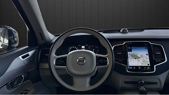 Volvo XC90 9 of 13