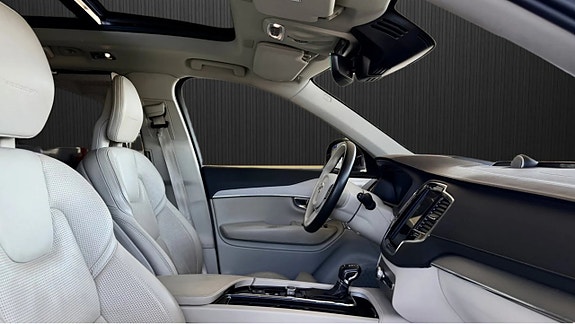 Volvo XC90 11 of 13
