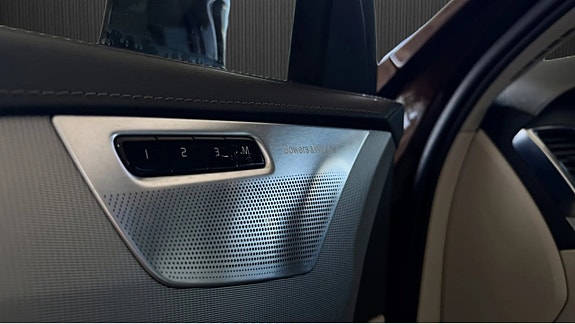 Volvo XC90 7 of 13