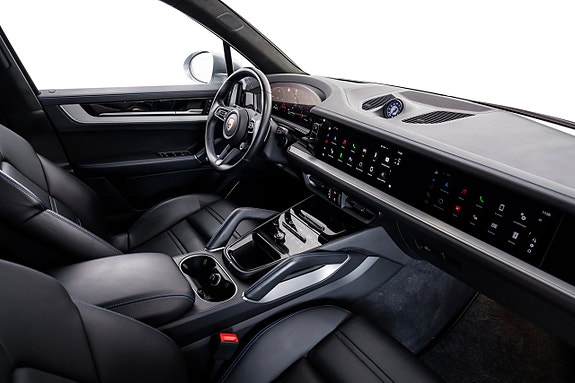Porsche Cayenne 10 of 30