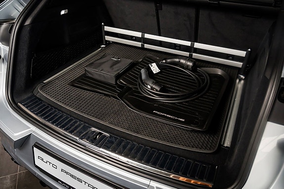 Porsche Cayenne 26 of 30