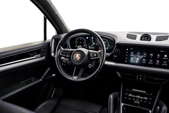 Porsche Cayenne 17 of 30