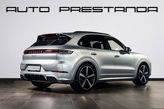 Porsche Cayenne 2 of 30
