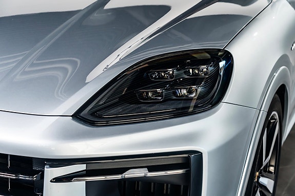 Porsche Cayenne 7 of 30