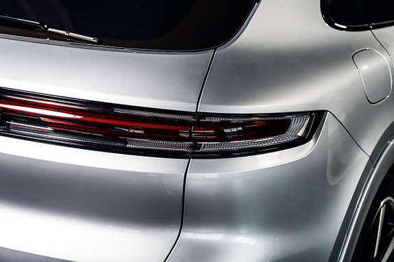 Porsche Cayenne 8 of 30