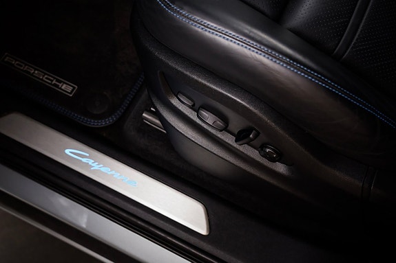 Porsche Cayenne 24 of 30
