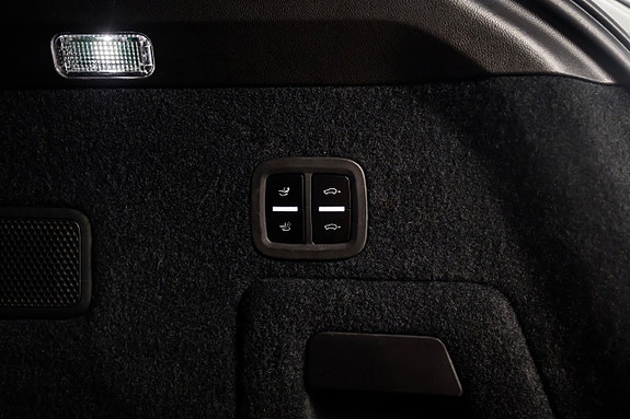 Porsche Cayenne 30 of 30