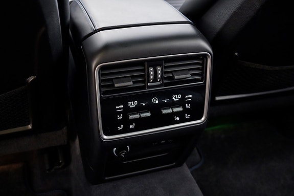 Porsche Cayenne 27 of 30
