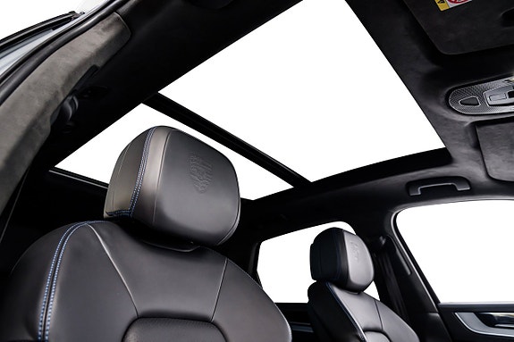 Porsche Cayenne 12 of 30