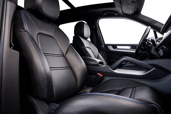 Porsche Cayenne 13 of 30