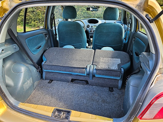 Toyota Yaris 8 of 14