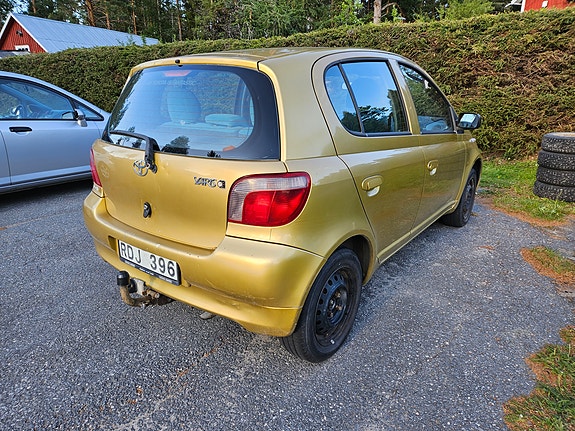 Toyota Yaris 3 of 14